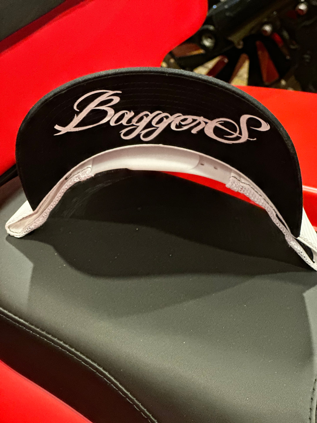 WHITE/BLACK SNAP BACK TRUCKER HAT
