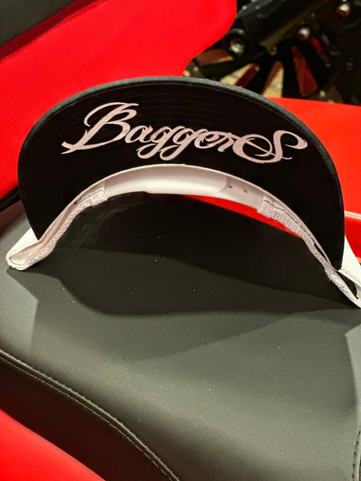 WHITE/BLACK SNAP BACK TRUCKER HAT