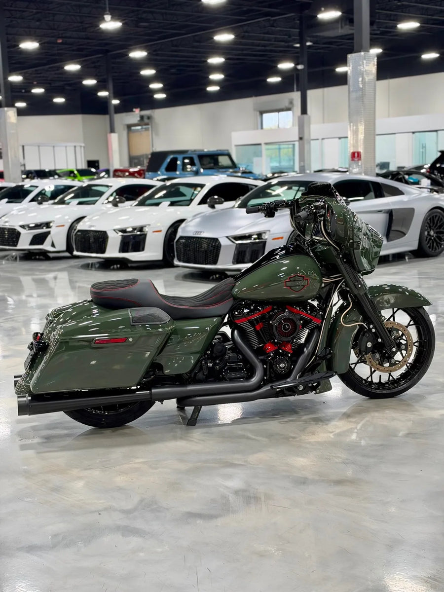 SERGEANT from the side, Toyota Army Green over the bags, tank and fairing