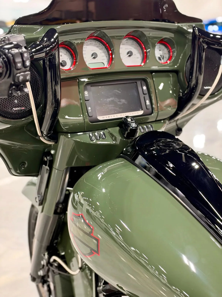 SERGEANT cockpit, red-ringed gauges, smooth tank dash and Factory 47 bars