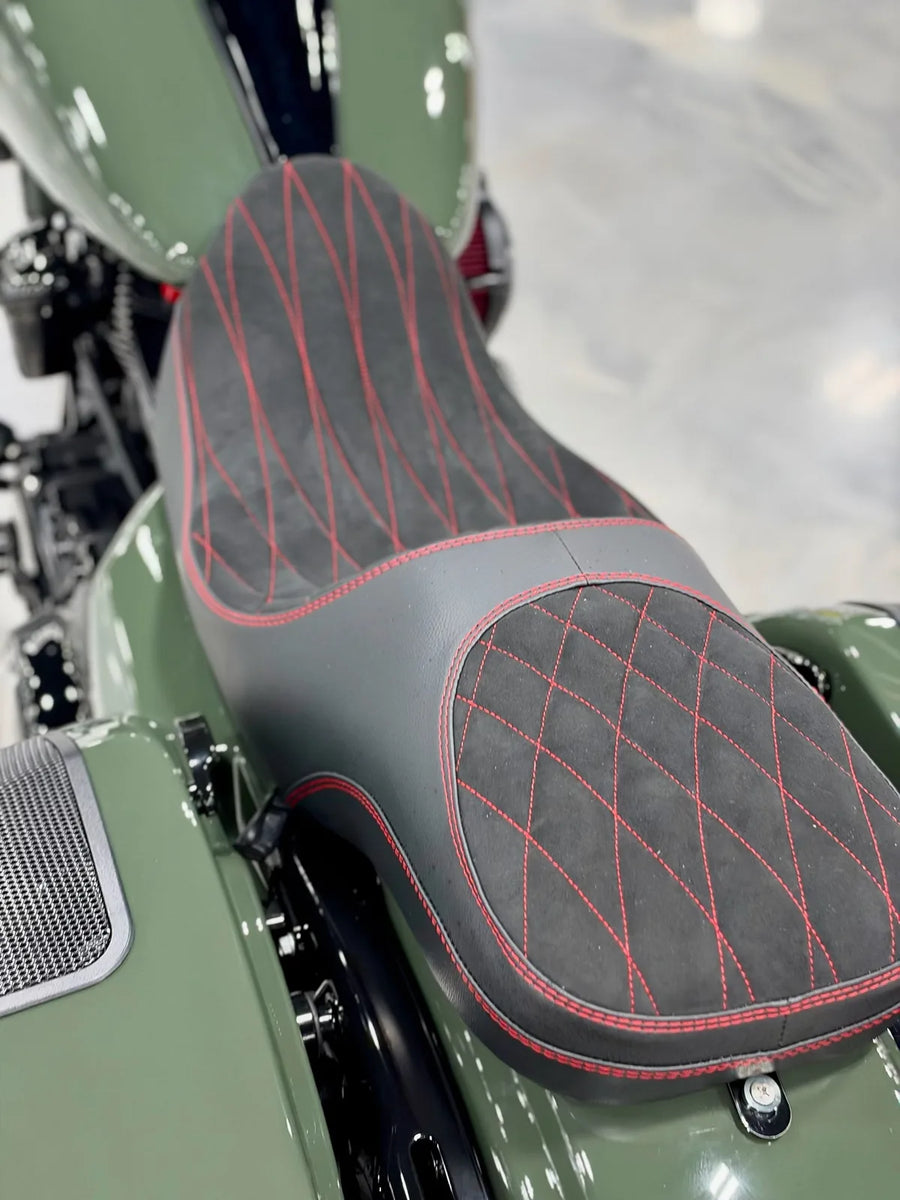 SERGEANT Sinister seat in leather and Alcantara with red diamond stitch
