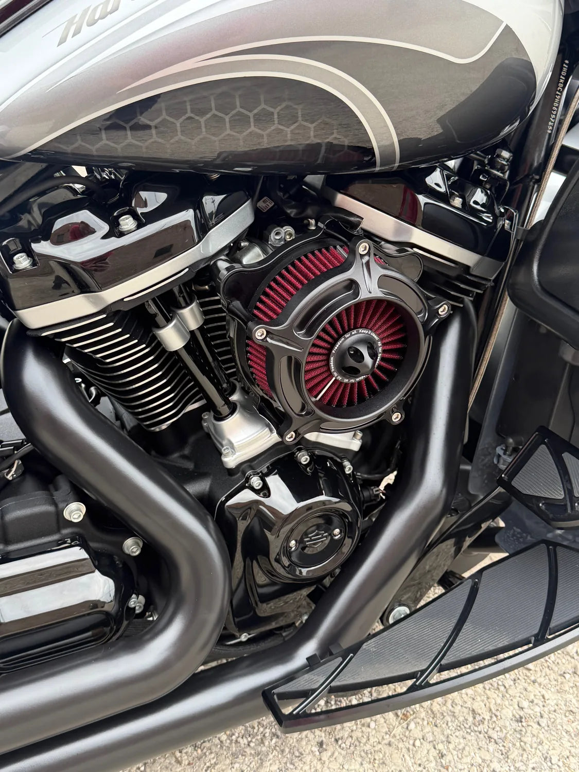 SILVER BULLET - Custom 2017 Harley Street Glide